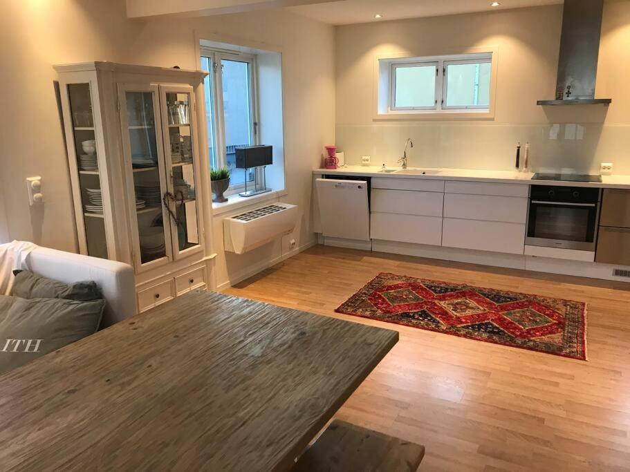 Stort Hus I Porsgrunn Sentrum Med Gangavstand Til "Alt" & Gratis Parkering Til Flere Biler Exteriör bild